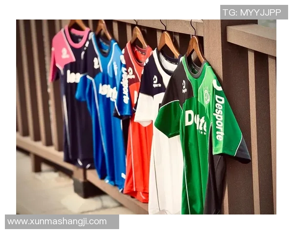 足球明星男孩穿着礼服的时尚瞬间展现青春活力与运动魅力 足球明星男孩穿着礼服的时尚瞬间展现青春活力与运动魅力